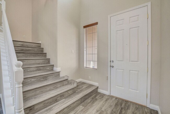 Building Photo - TWO STORY CUL-DE-SAC HOME, 3 BEDROOM 2.5 BATH HOME