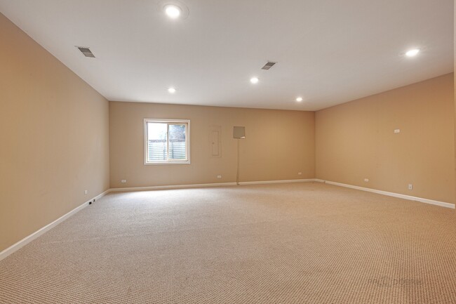 Building Photo - 1817 Crenshaw Cir