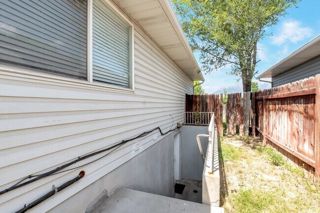Building Photo - 673 E 1650 S