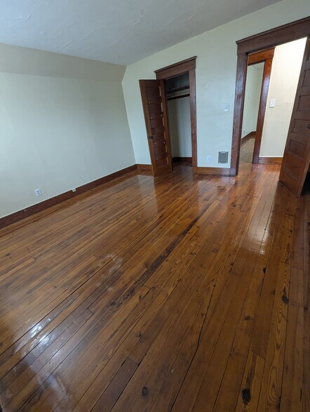 Building Photo - 94 Hobart St