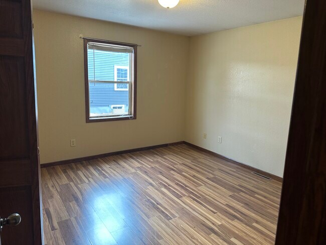 Building Photo - E1592 Raymond Dr