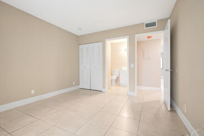 Building Photo - 516 Meadows Cir