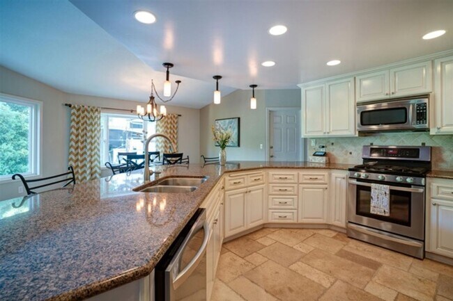 Building Photo - Beautiful 3 bedroom, 2 bath in San Diego County Estates- Amazing backyard, perfect for entertaini...