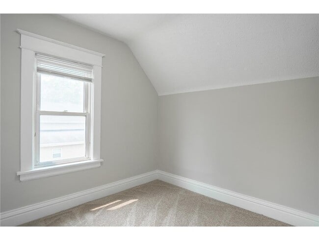 Building Photo - 938 N Cypress St