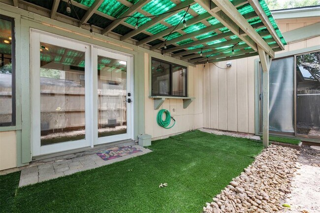 Building Photo - 9504 Quail Village Ln