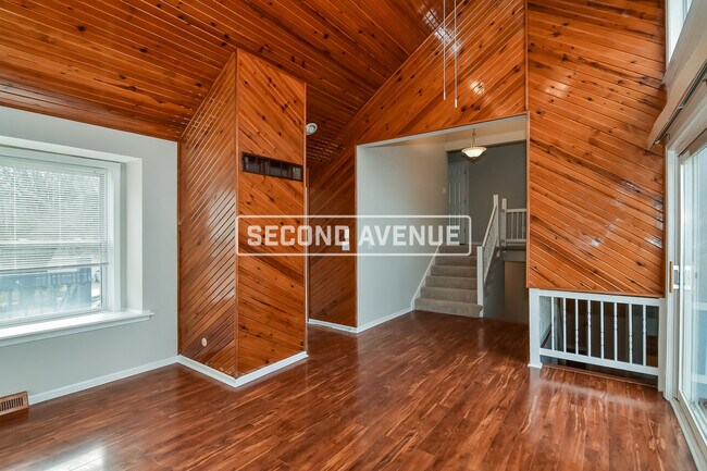 Building Photo - 1804 NE Gatewood Dr