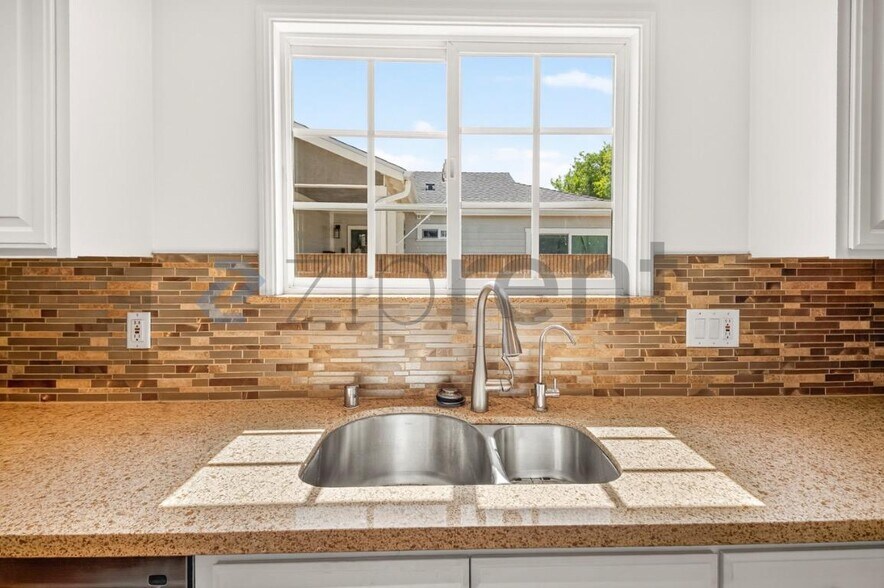 Building Photo - 1020 Felbar Ave