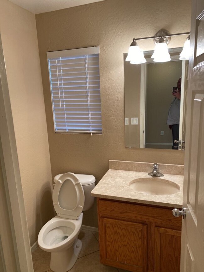 Building Photo - ELEGANCE WITH ALL THE UPGRADES!!!