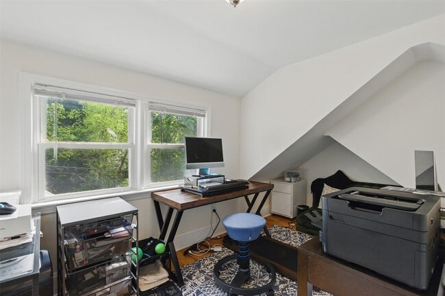 Building Photo - 24 Annadale St