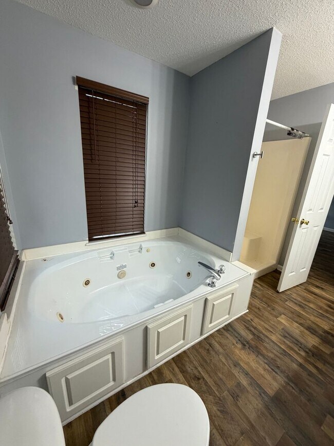 Building Photo - 3BR House with Community Pool
