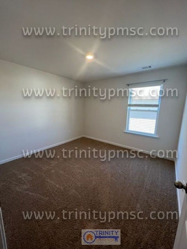 Building Photo - LOOK AT THIS BEAUTY!