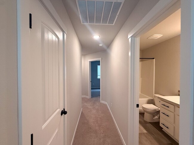 Building Photo - 5590 Mountain Quail Dr S