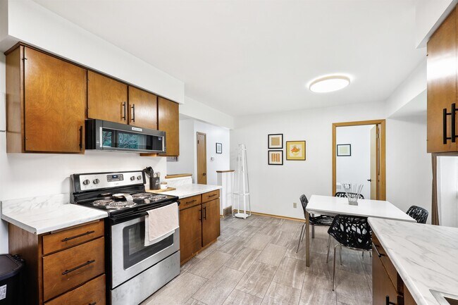 Building Photo - 2728 Florann Dr