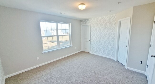 Building Photo - 3 Bed / 3-1/2 Bath Single Family Townhome