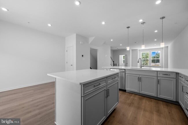 Building Photo - 8263 Longford Rd