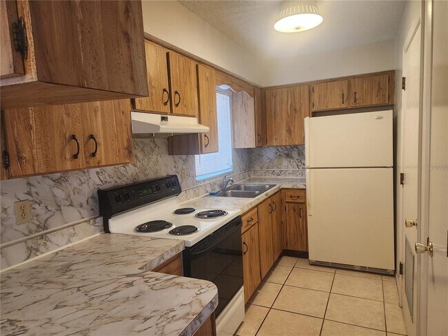 Building Photo - 214 Colonia Ln E
