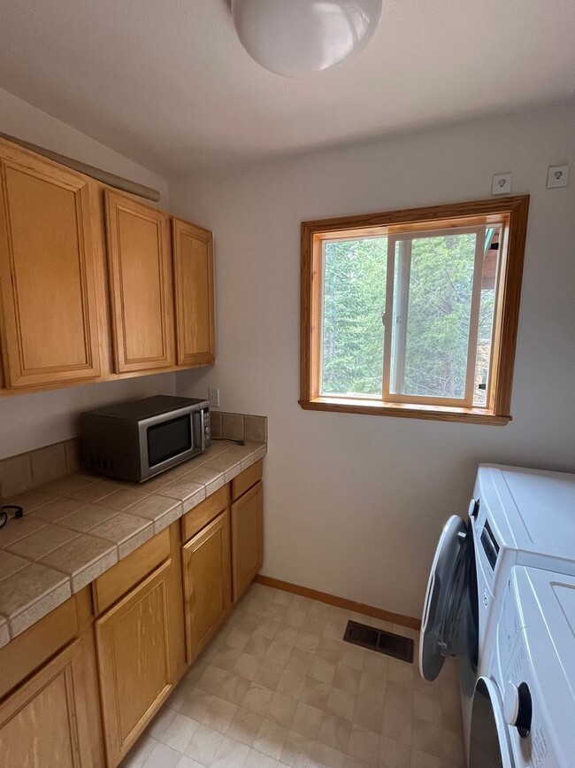 Building Photo - Long Term or Ski Lease in Tahoe Donner-$40...