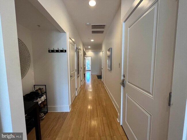 Building Photo - 1013 V St NW