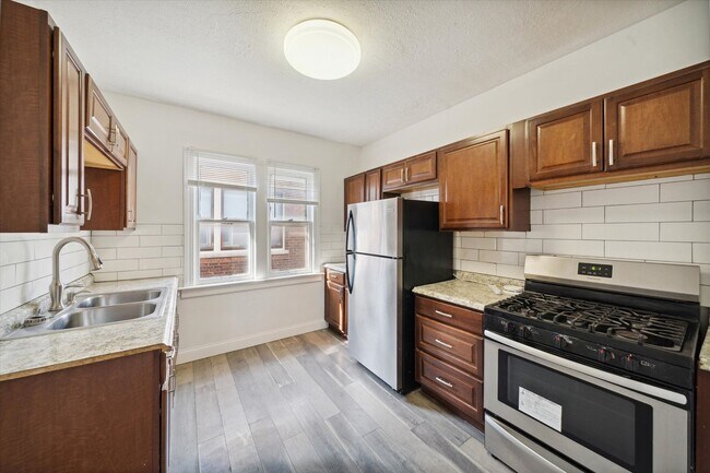 Building Photo - 2333/2335 Grand - T - Ody Holdings