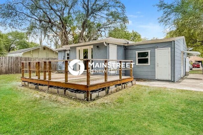 Building Photo - 2 Bedroom Pet-Friendly Home in Clearwater, FL with Main Street Renewal