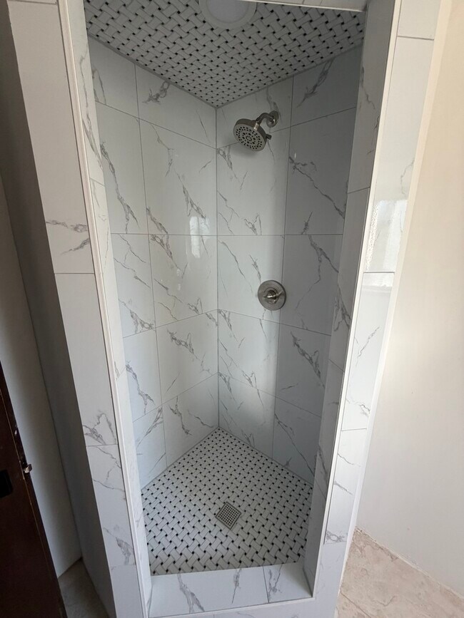 Building Photo - 8901 Octavia Ave