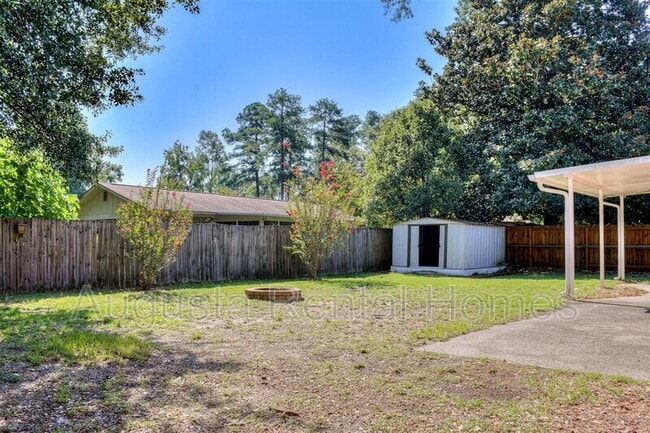 Building Photo - 134 Holiday Dr