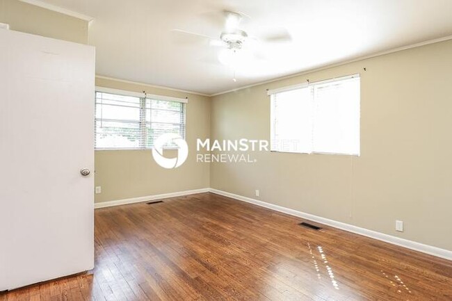 Building Photo - 3130 Ashwood Rd