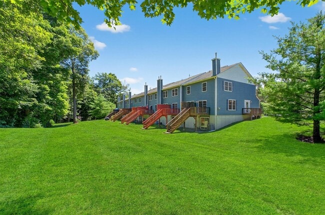 Building Photo - 295 Pinebrook Dr