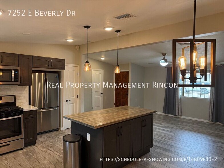 Building Photo - 7252 E Beverly Dr