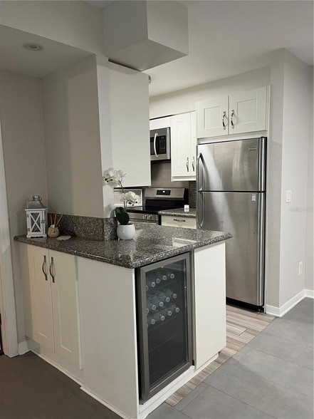 Building Photo - 528 Golden Raintree Pl