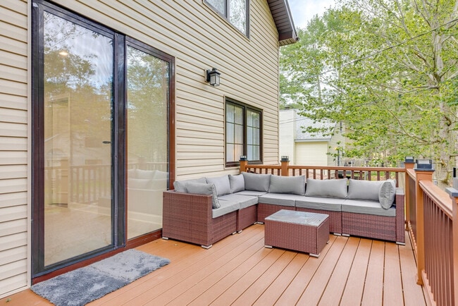 Building Photo - 2135 Rosemont Dr