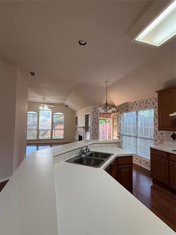Building Photo - 2440 Ravenhurst Dr