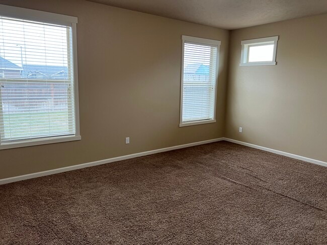 Building Photo - 1004 Willow Ave NE