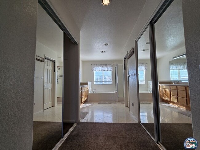 Building Photo - 1874 Farmer Dr