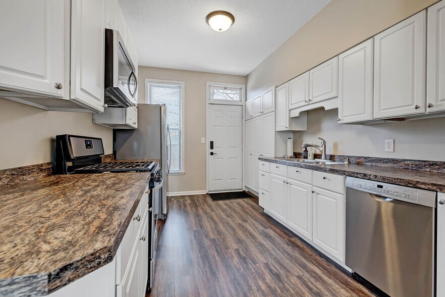 Building Photo - 729 Hamlet St