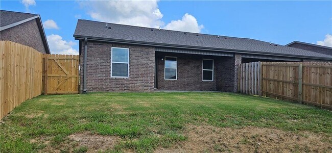 Building Photo - 511 NW 68th Ave