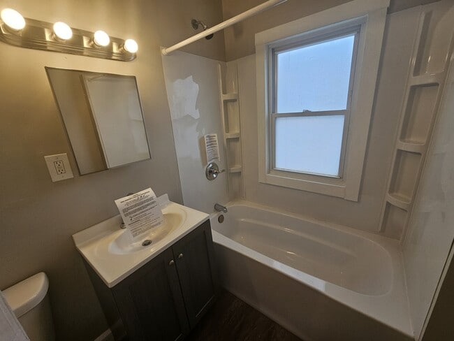 Building Photo - 931 Helmsdale Rd