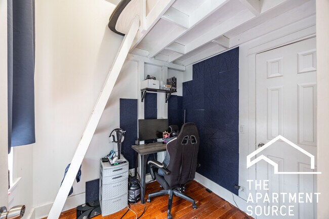 Building Photo - 1820 S Throop St
