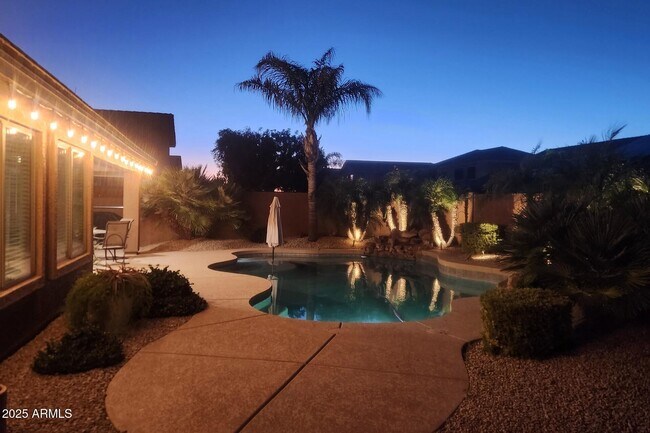 Building Photo - 2560 W Canyon Way