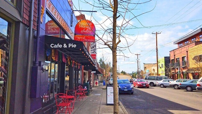 Building Photo - Super Charming FULLY FURNISHED 1 Bedroom M...