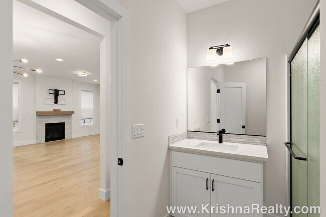 Building Photo - Spacious 4 BD 3 BA Home on a Corner Lot in South Hillsboro’s Reeds Crossing Community