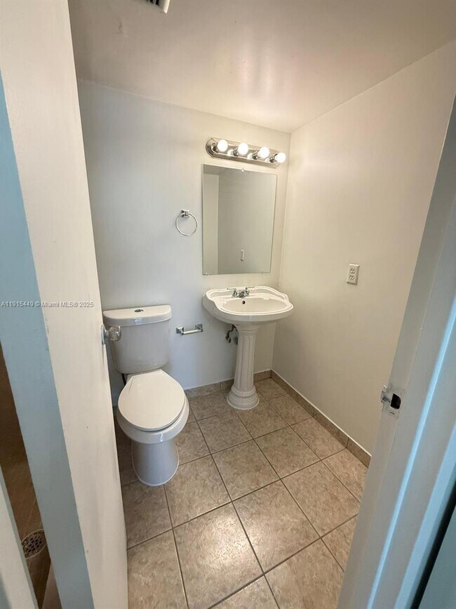 Building Photo - 5805 Washington St