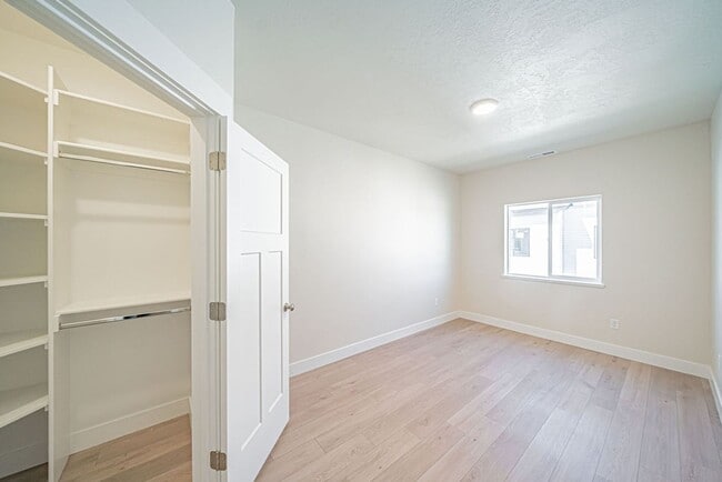 Building Photo - Teton River Townhomes