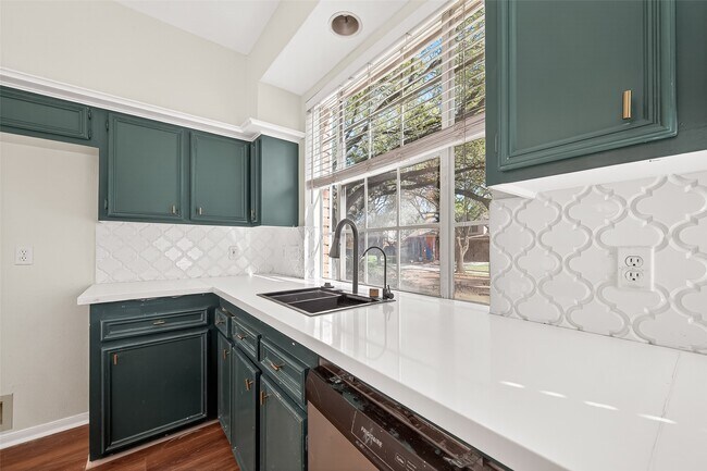 Building Photo - 16410 Fondren Grove Dr