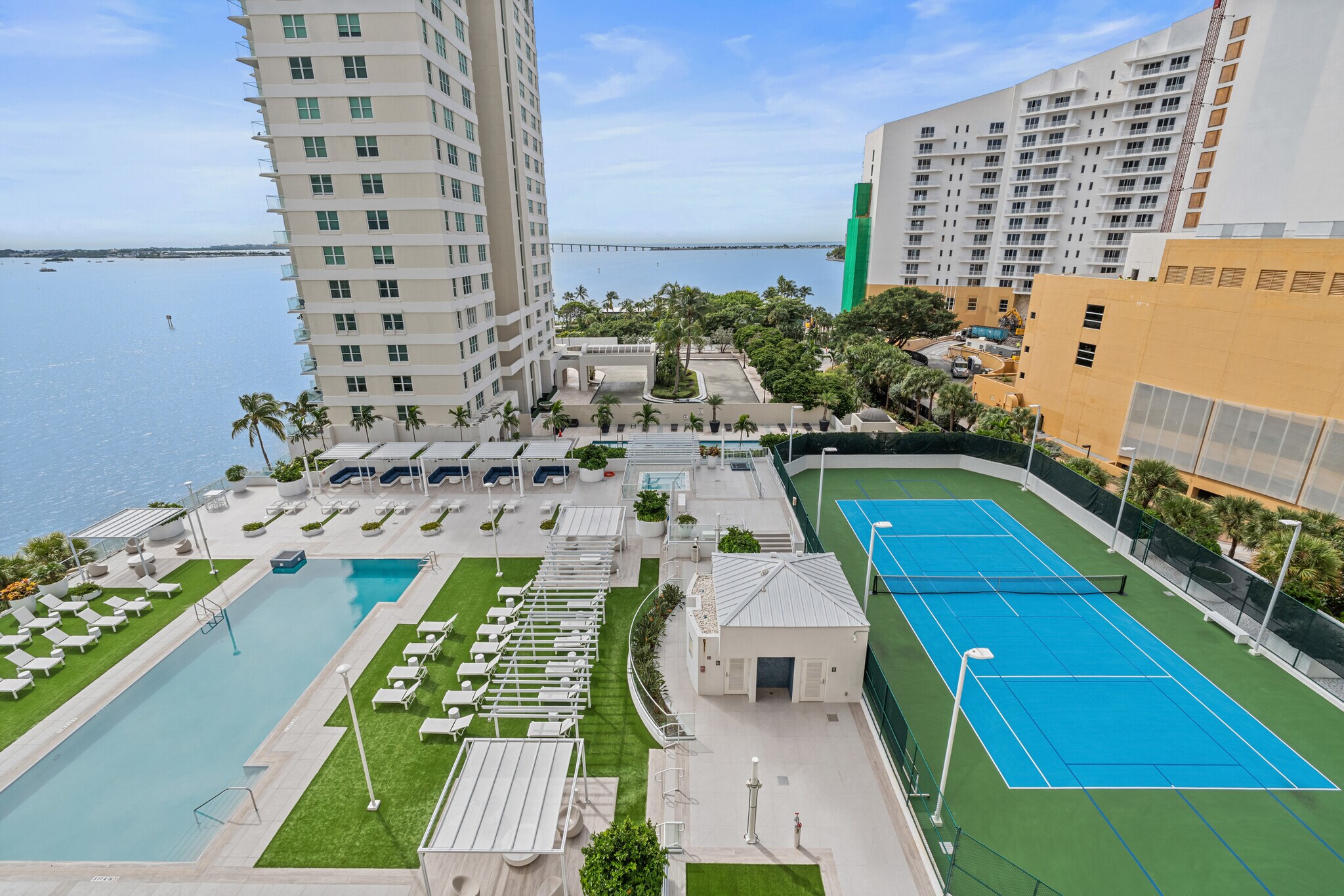 Pool, spa, tennis - 770 Claughton Island Dr