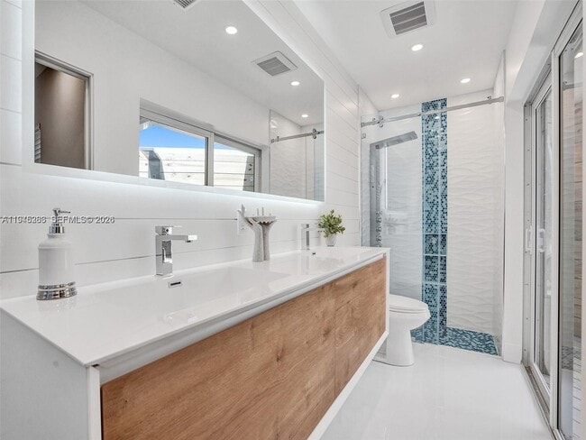 Building Photo - 620 W Palmetto Park Rd