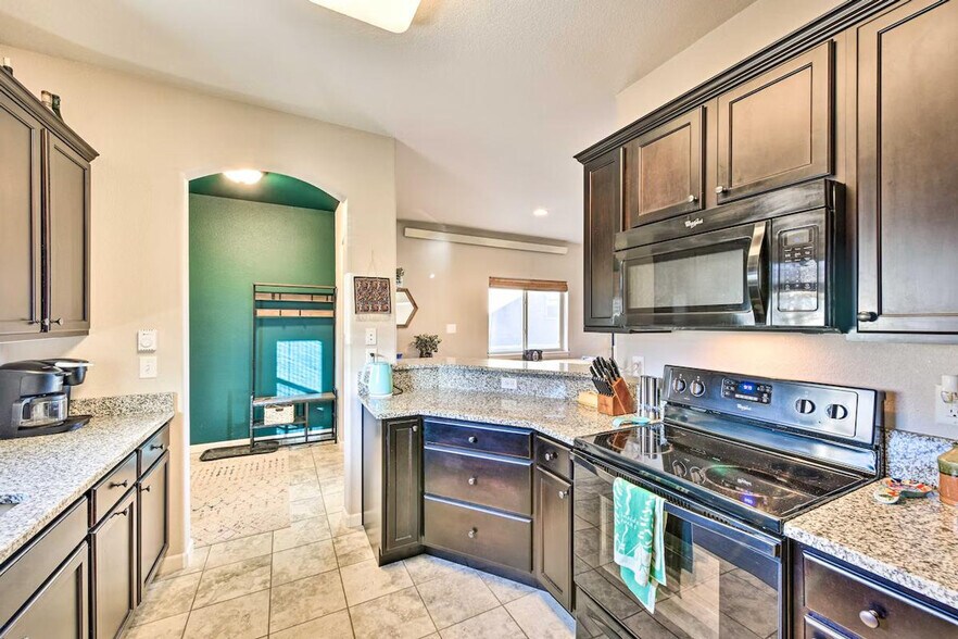 Building Photo - 10481 Table Rock Ct