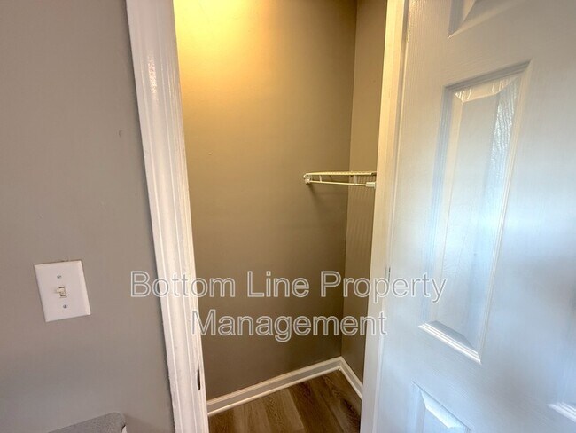 Building Photo - 1011 S Weldon St