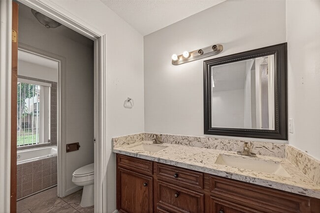 Building Photo - 12835 Woodlite Ln