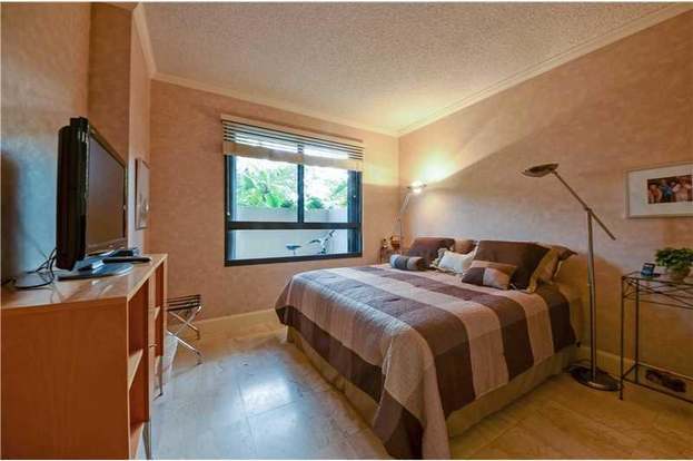 Building Photo - 251 Crandon Blvd